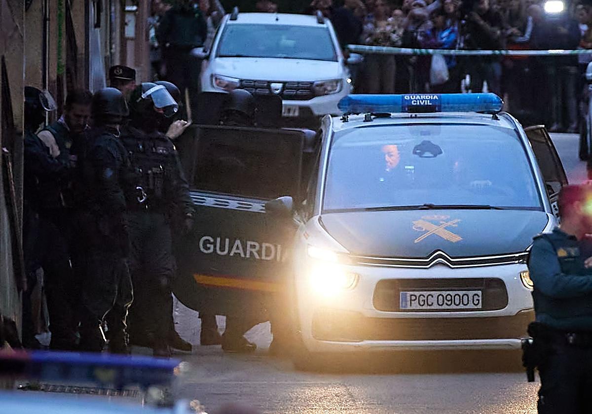 El hombre atrincherado en Las Gabias, tras ser detenido