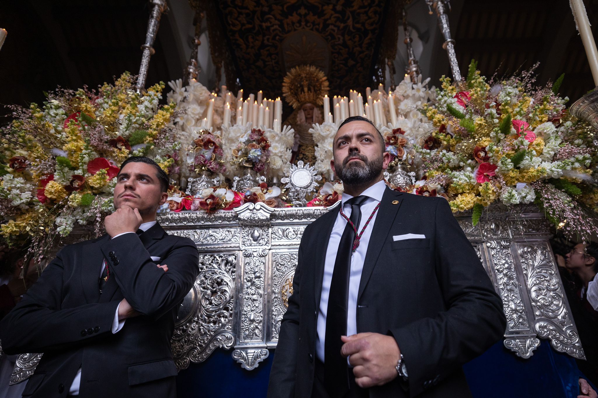 Las fotos de los momentos más íntimos y emotivos del Lunes Santo en Granada