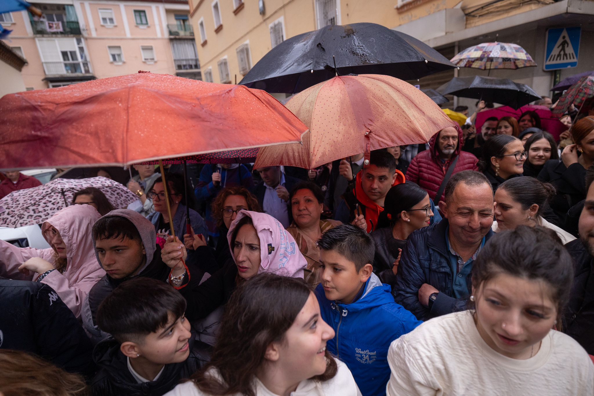 Las fotos de los momentos más íntimos y emotivos del Lunes Santo en Granada