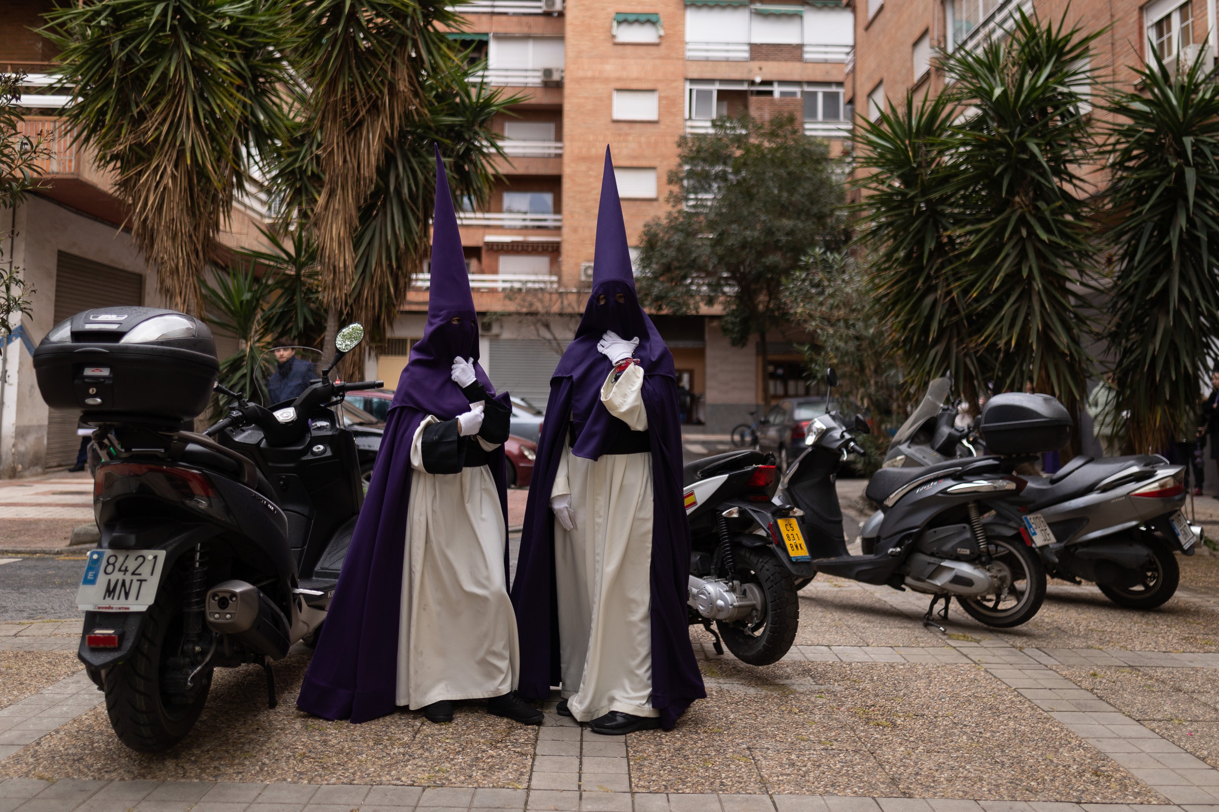 Las fotos de un Martes Santo huérfano en Granada con emoción y lágrimas