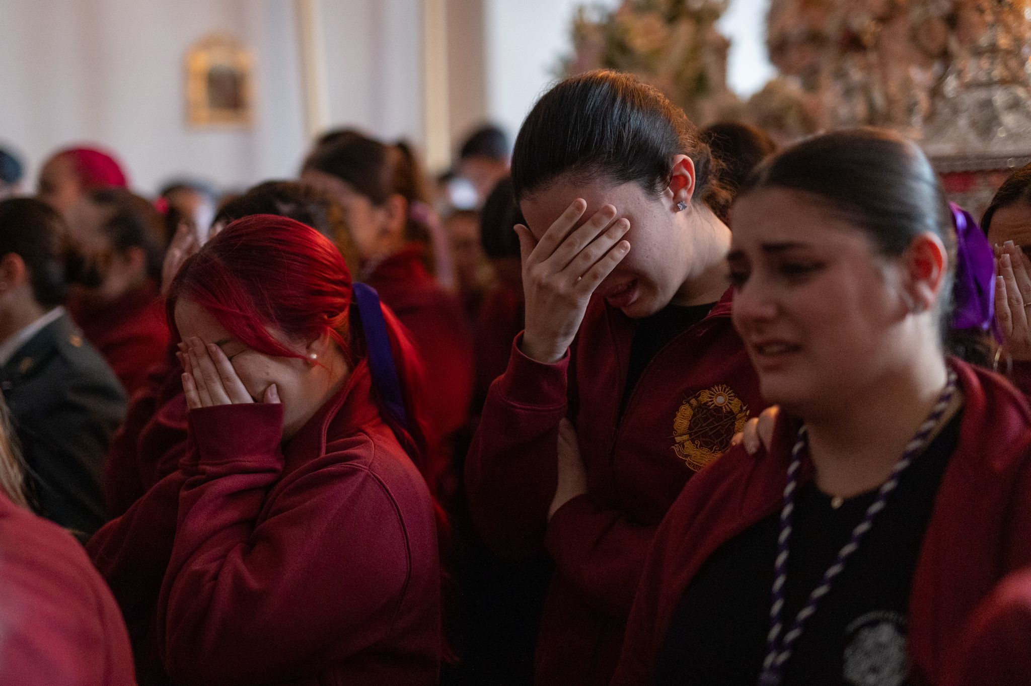 Las fotos de un Martes Santo huérfano en Granada con emoción y lágrimas