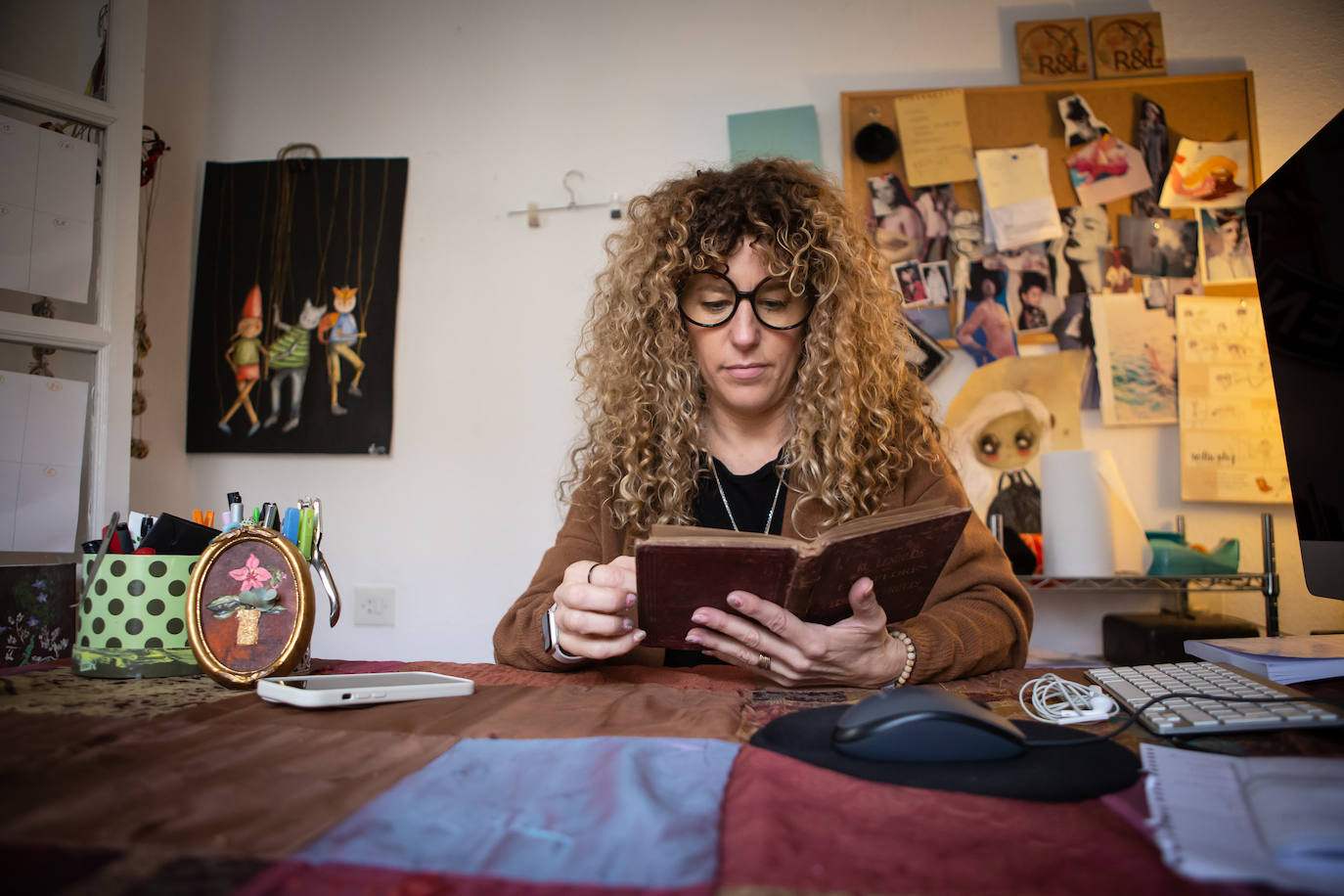 Imagen principal - Investigando y pintando. 