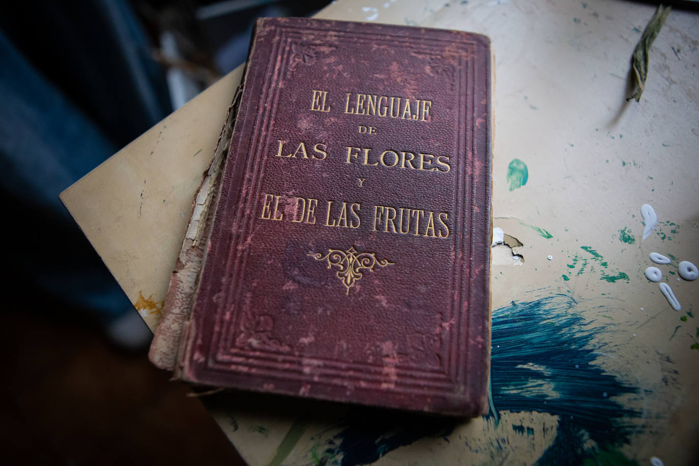 Imagen secundaria 2 - lLibro sobre el lenguaje de las flores y las frutas. 
