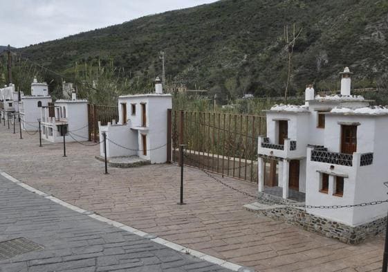 El pueblo de Granada de las 'casitas chiquitas' que atrae cada vez a más turistas