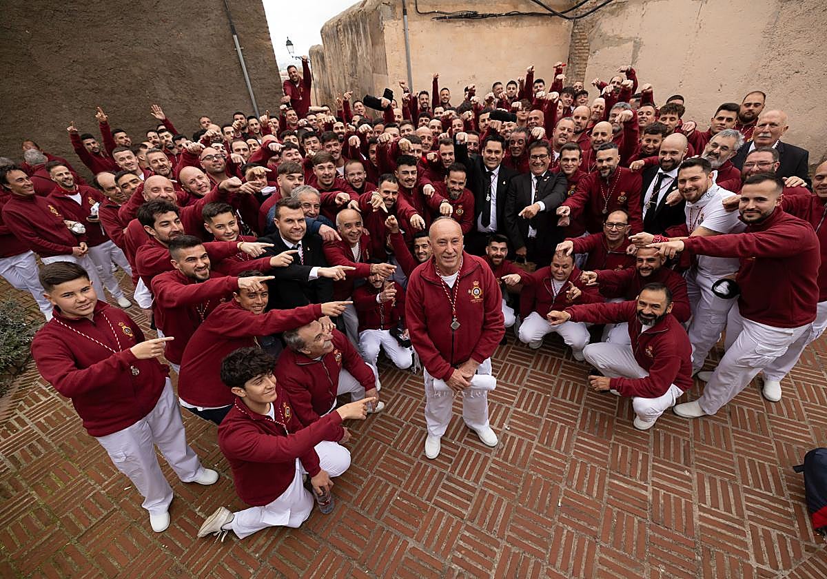 Jesús su última salida como costalero de la Aurora.