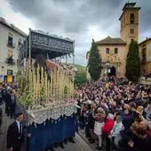 María Santísima de la Concepción a su paso por Plaza Nueva.