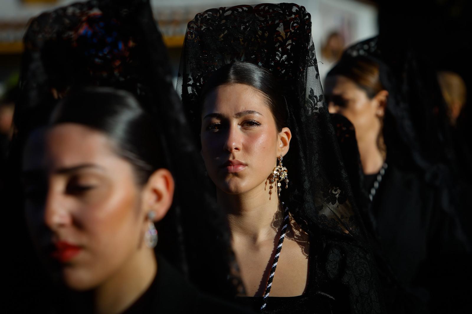 Las imágenes de un Viernes Santo de emoción en Granada