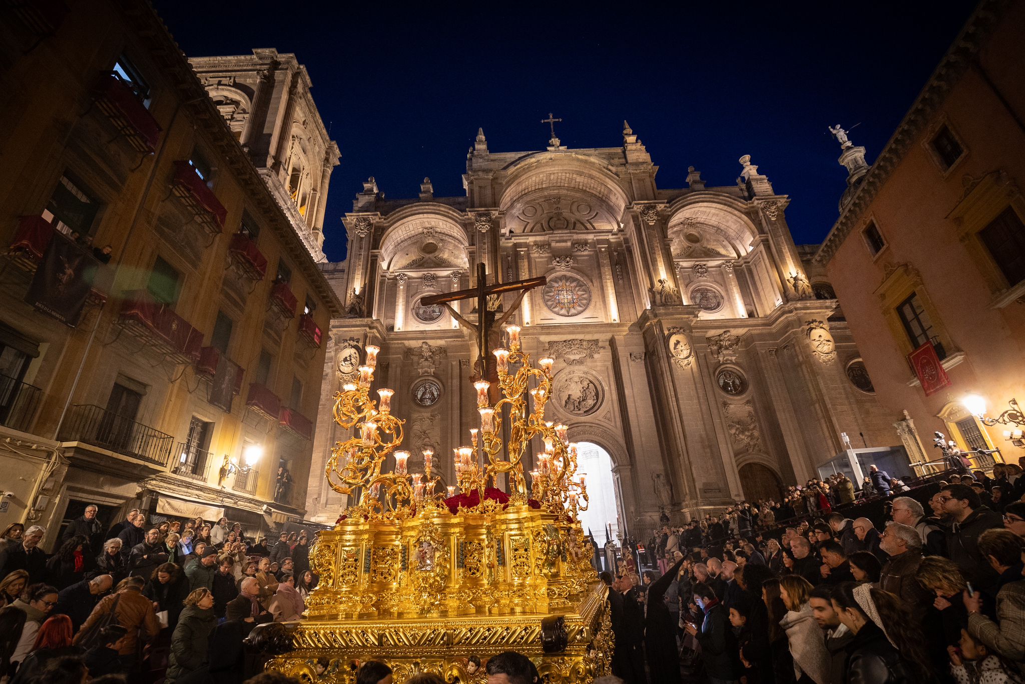 Las imágenes de un Viernes Santo de emoción en Granada