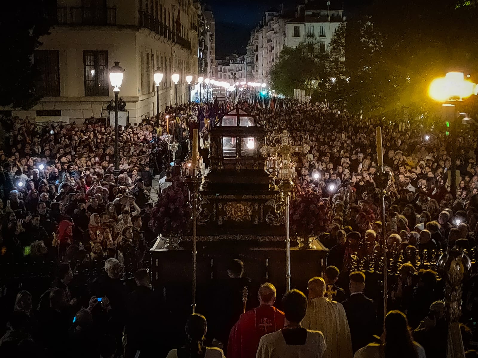 Las imágenes de un Viernes Santo de emoción en Granada