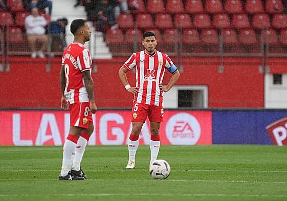 Las caras de Jonathan Viera y Lucas Robertone reflejan el duro golpe y sólo iban diez minutos.