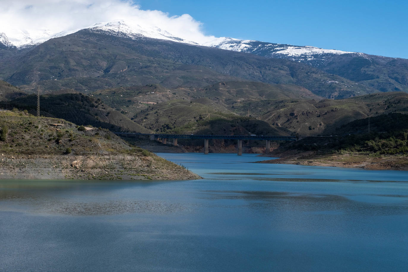 La Semana Santa más lluviosa en la historia de Granada alivia la sequía de los pantanos