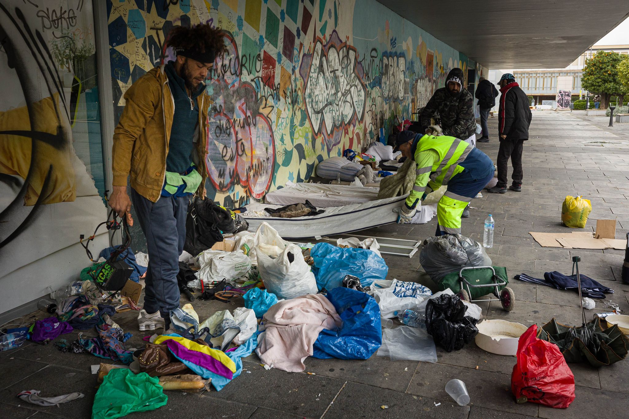 Las imágenes del desalojo de personas sin hogar en la zona de Arabial