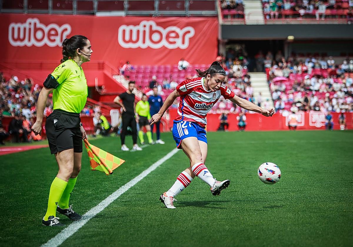 Postigo, durante el partido contra el Atlético de Madrid en Los Cármenes.