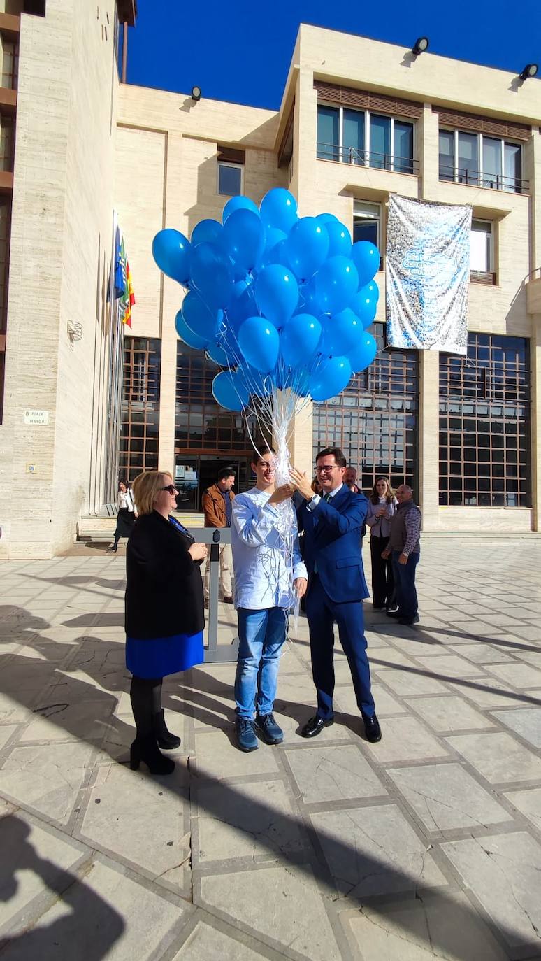 Imagen secundaria 2 - Todos se han sumado al lema de este año, 'Autismo cerca de ti'.