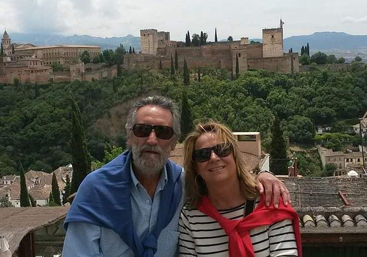 Ángel Castellanos y su esposa, Emi Rodríguez Ruz, juntos en el Mirador de San Nicolás en una foto de archivo.