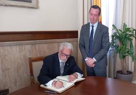 Jesús Maeztu, Defensor del Pueblo andaluz junto al subdelegado en Almería.