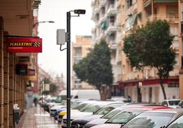 Cámara instalada en la zona de bajas emisiones de Granada