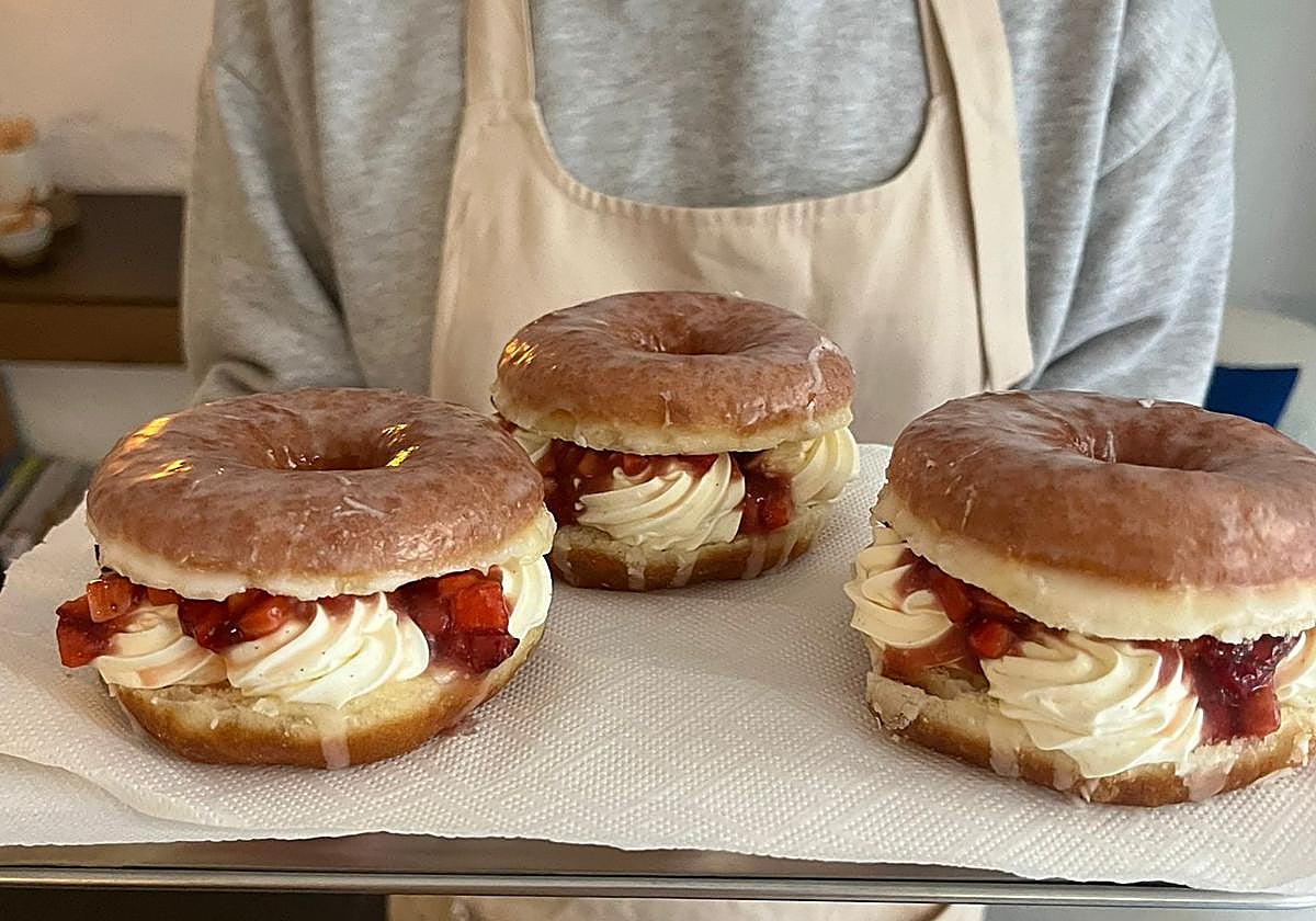 Unos de los dónuts de Odeimos Doughnut Shop.