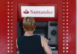 El cambio que anincia el banco Santander en sus cajeros