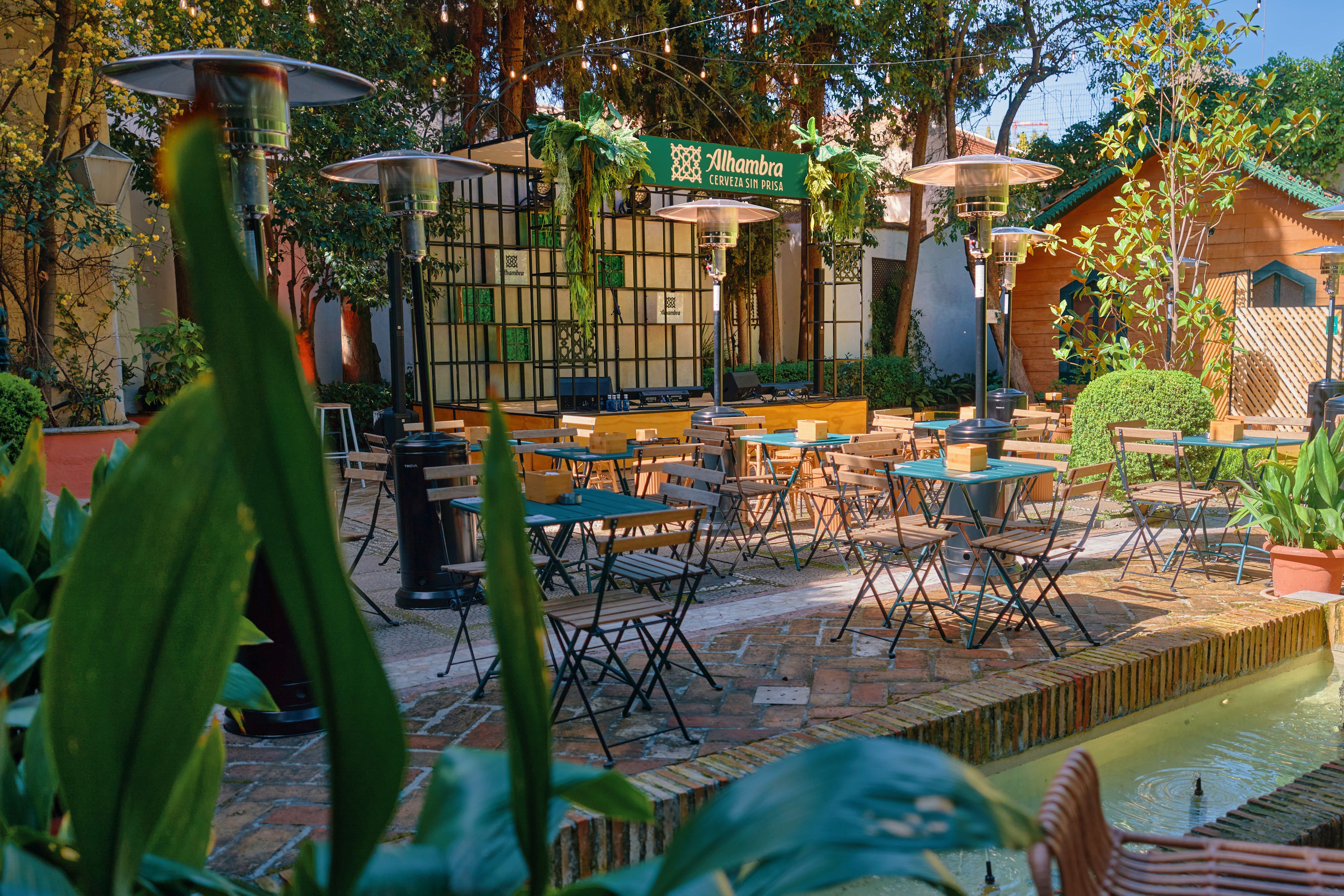 Así es Jardín Alhambra, el bar escondido en un palacete de Granada