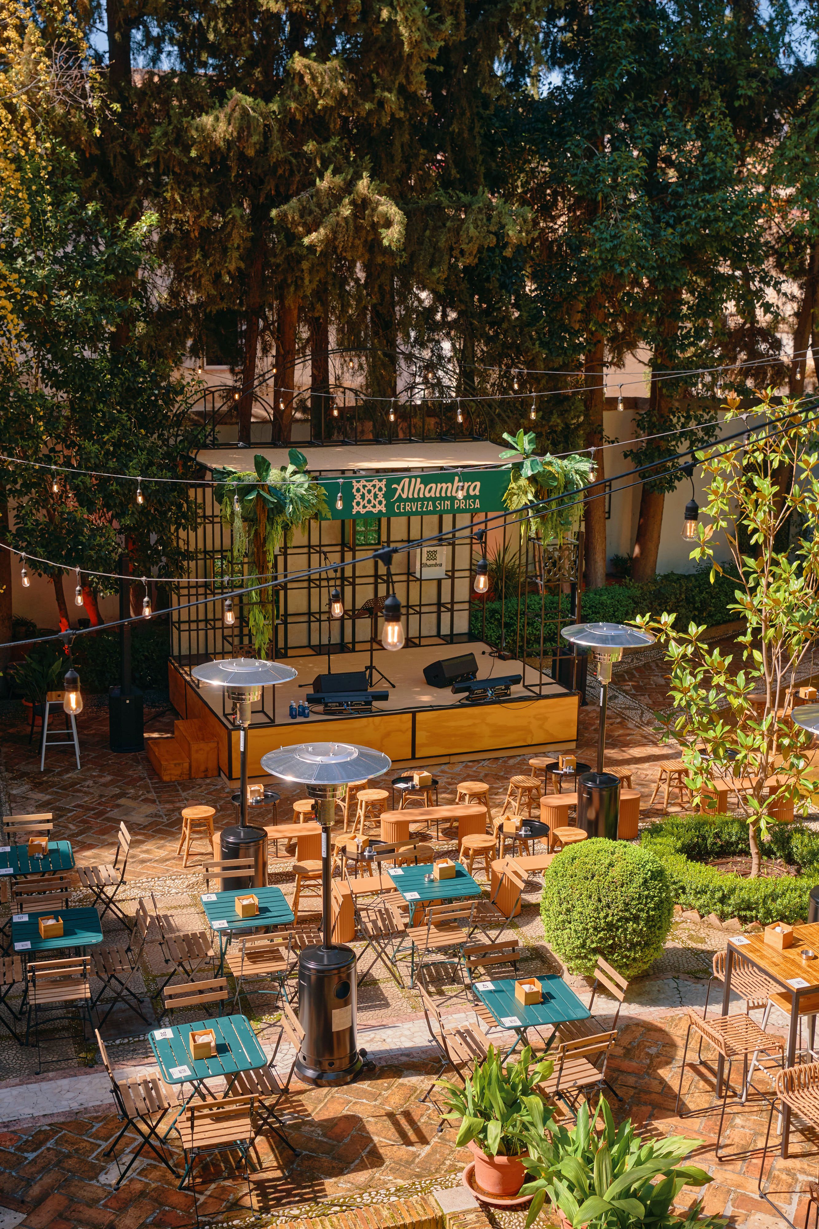 Así es Jardín Alhambra, el bar escondido en un palacete de Granada