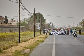 Las imágenes de la manifestación contra el campamento de inmigranes en Granada
