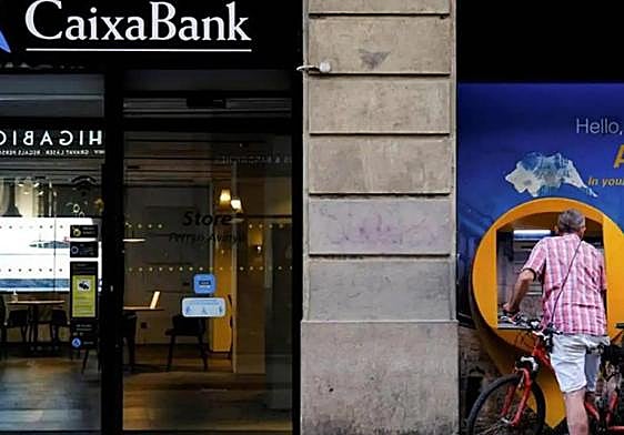 Caixabank advierte a sus clientes de las estafas que llegan por Bizum