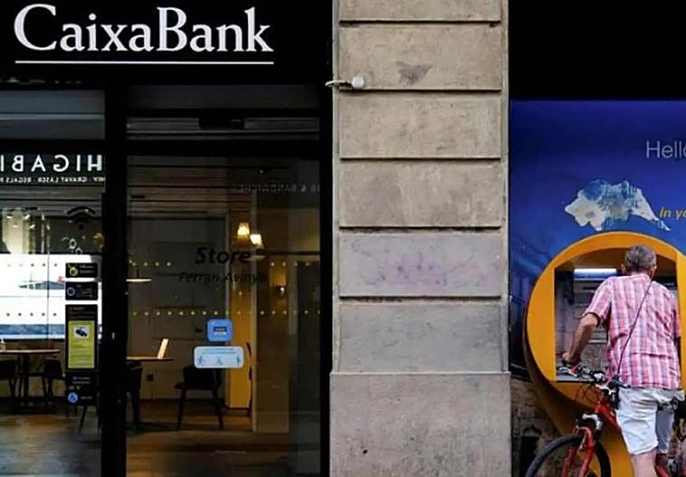 Caixabank advierte a sus clientes de las estafas que llegan por Bizum