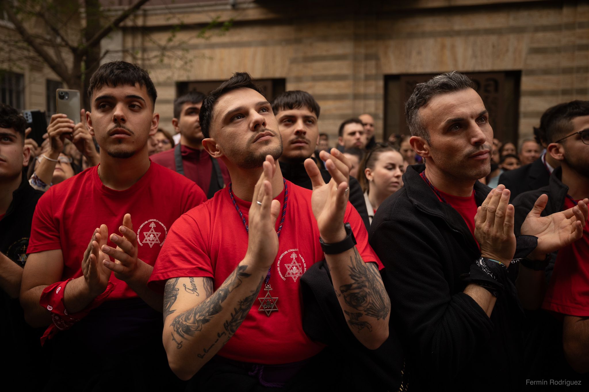 Las imágenes del espectacular traslado del Cristo de los Gitanos en Granada