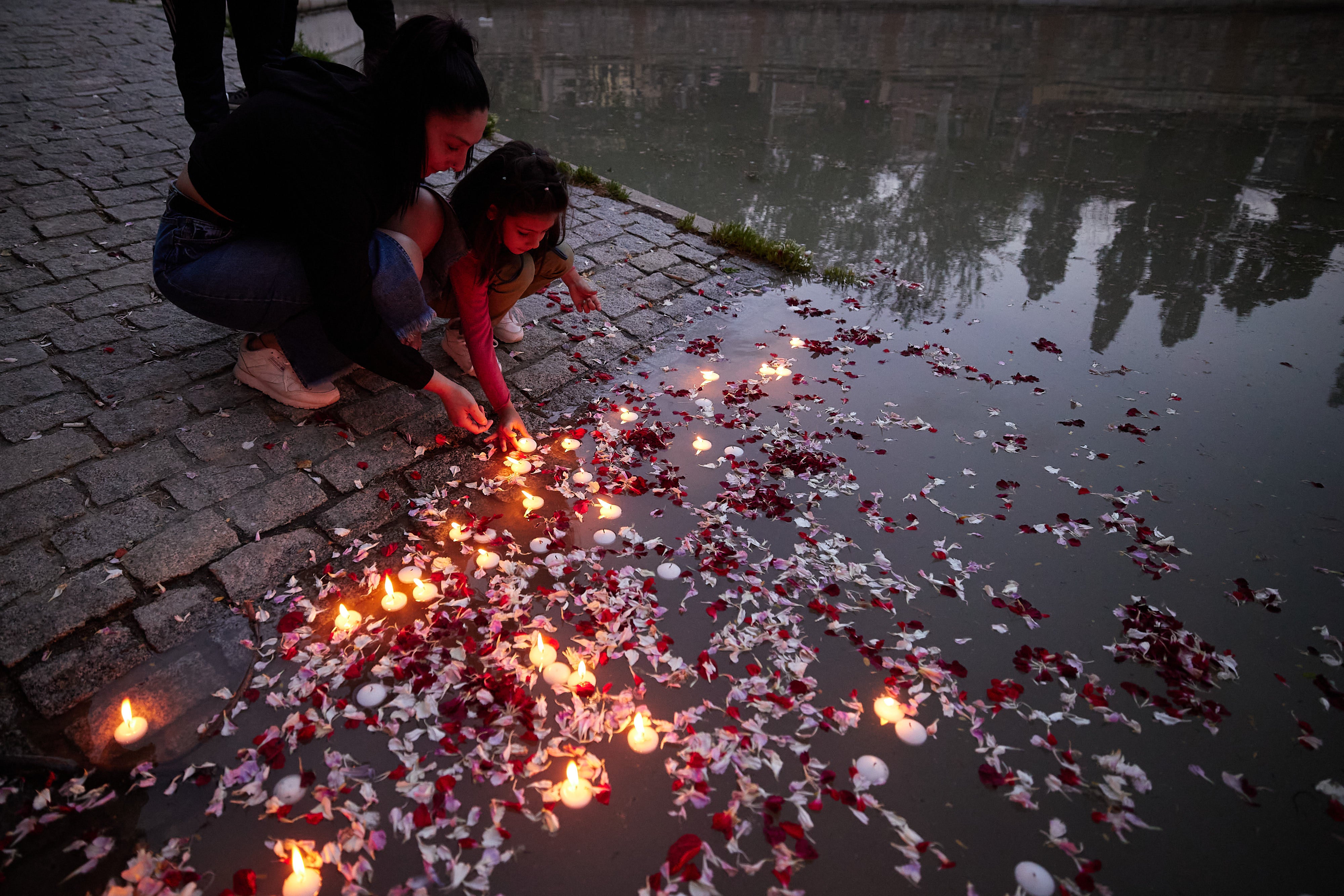 Las imágenes de la celebración del Día del Pueblo Gitano en Granada