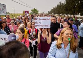 Manifestación de los vecinos en contra del campamento de inmigrantes en la Base Aérea de Armilla.