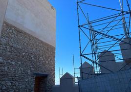 La Torre Sur de la Alcazaba se quita las 'costras' de hormigón y deja a la luz la mampostería medieval