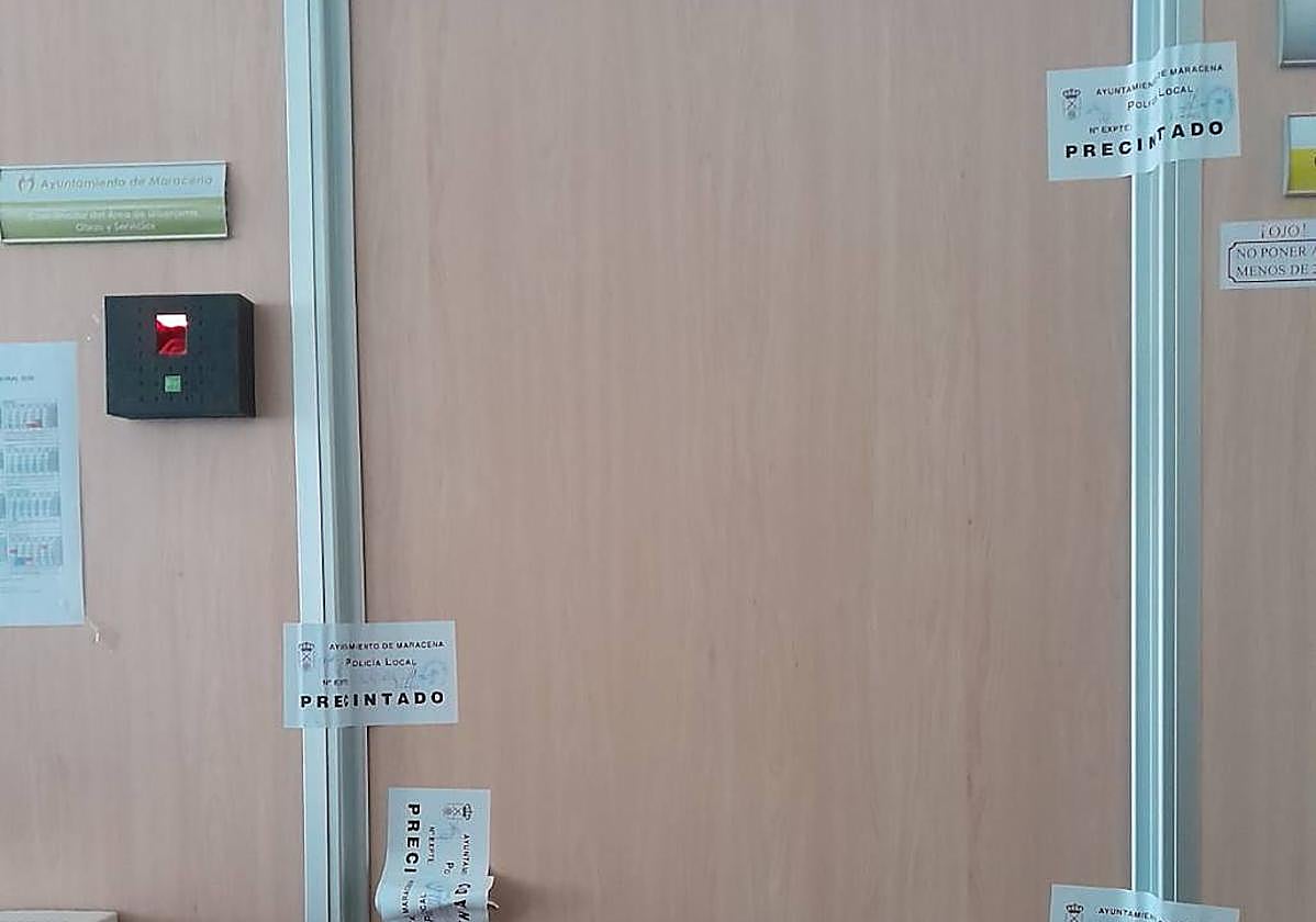 Despacho del arquitecto municipal con el precinto.