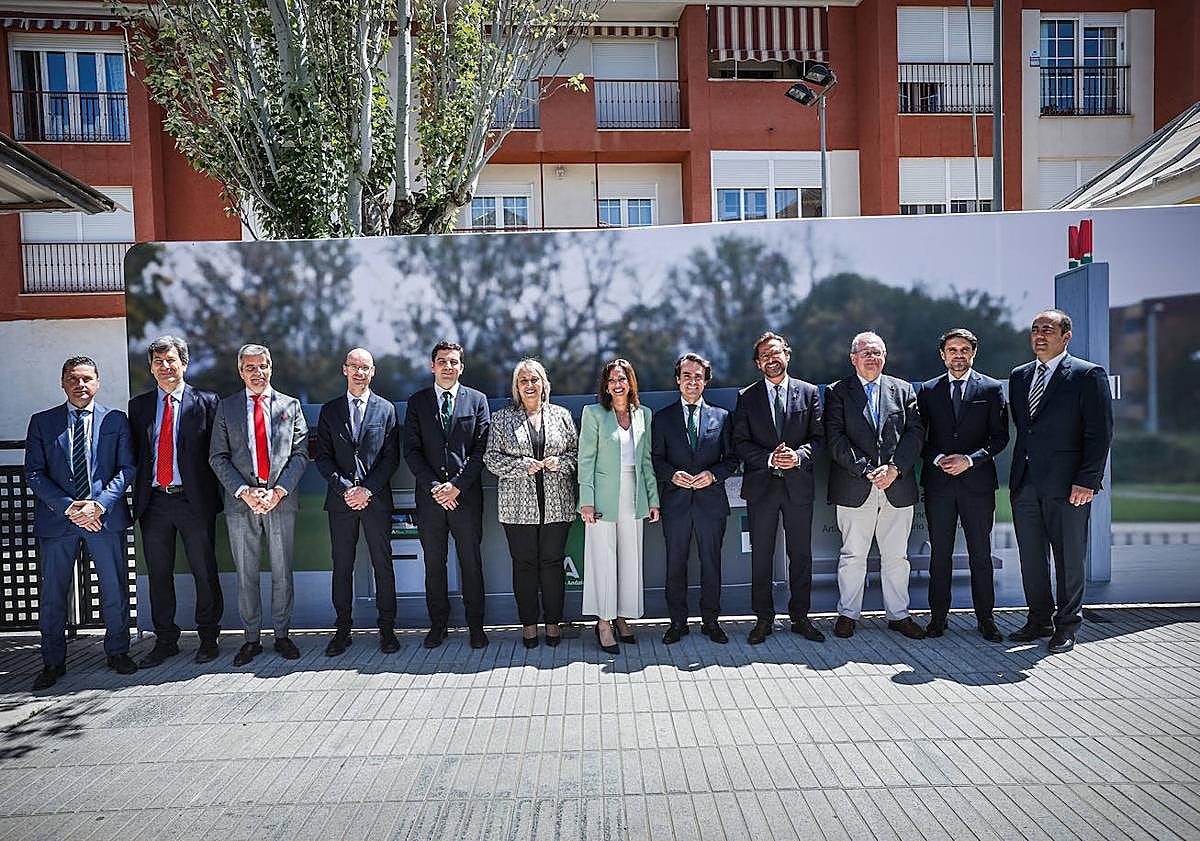 Imagen principal - Distintos momentos del acto de simbólico inicio de las obras.