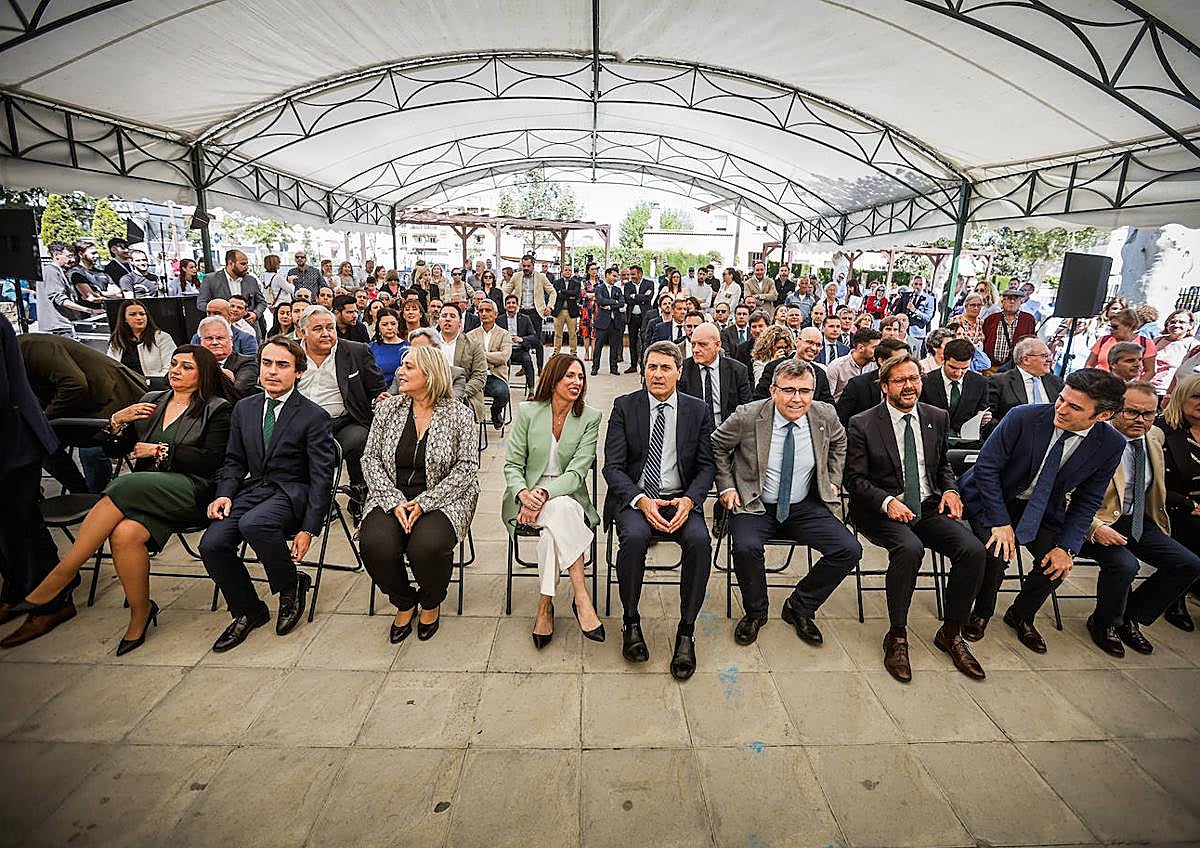 Imagen secundaria 1 - Distintos momentos del acto de simbólico inicio de las obras.