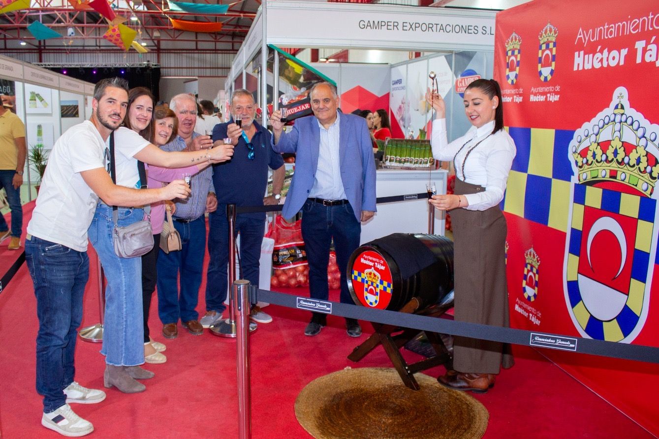 Huétor Tájar elabora la tortilla de espárragos más grande del mundo