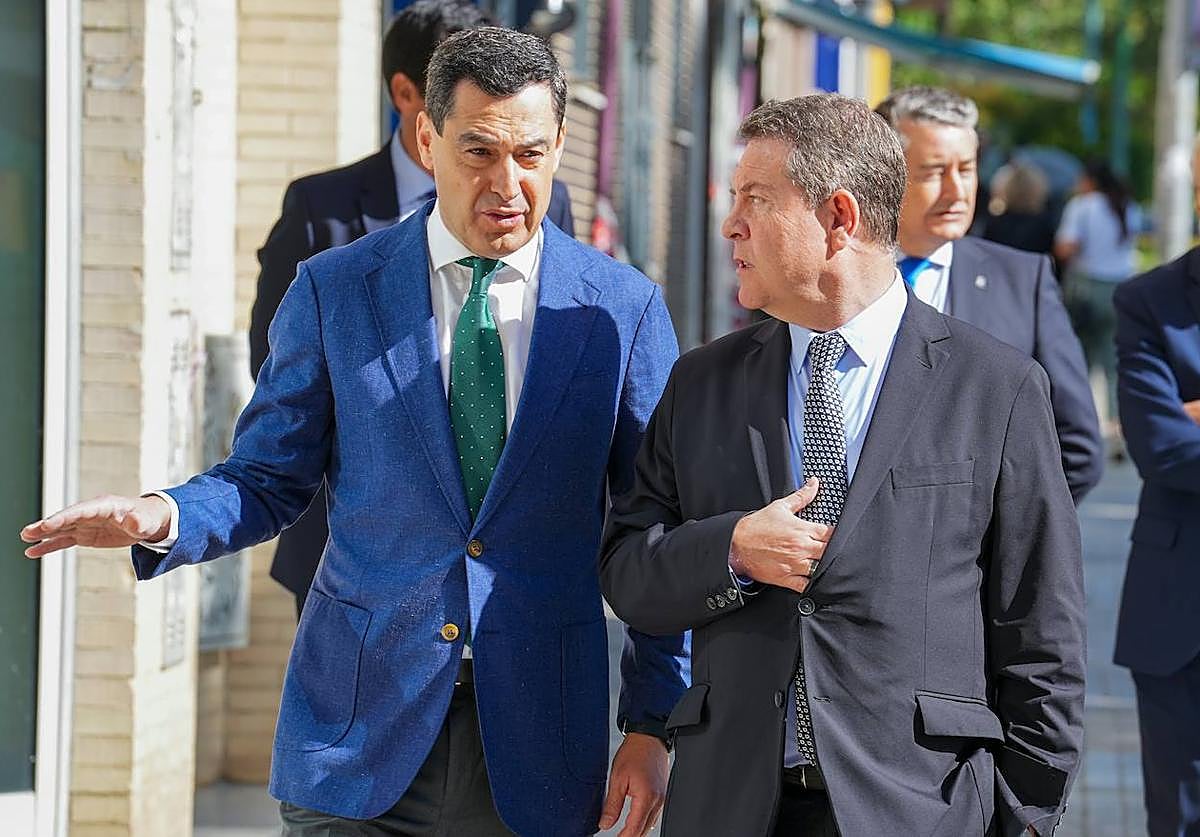 Juanma Moreno, junto al presidente de Castilla-La Mancha, Emiliano García-Page.