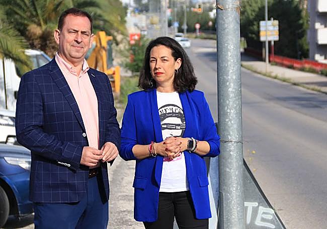 El concejal Javier Padorno y la parlamentaria Mercedes Gámez.