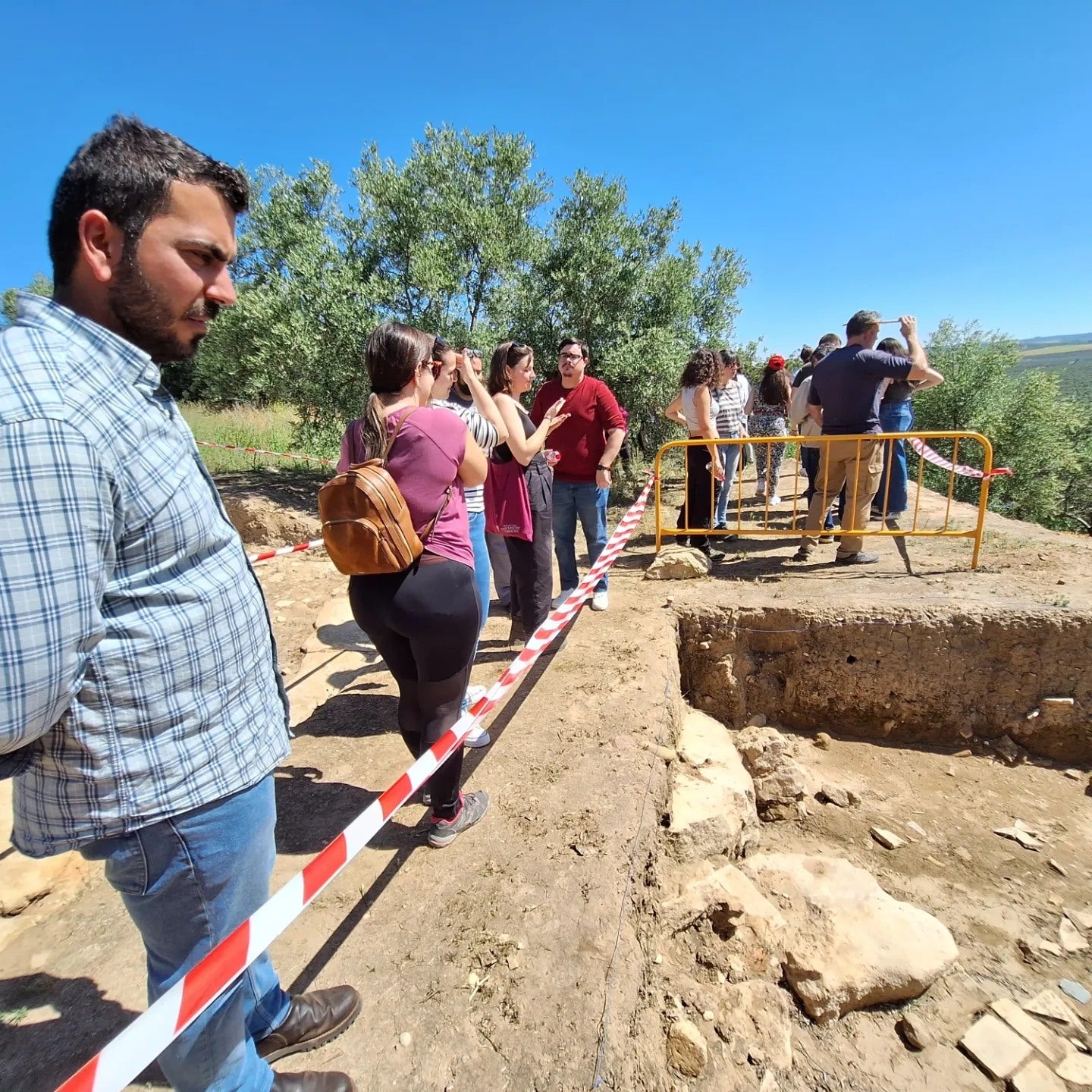 Visita a las excavaciones de la zona de las Piedras del Cardado.
