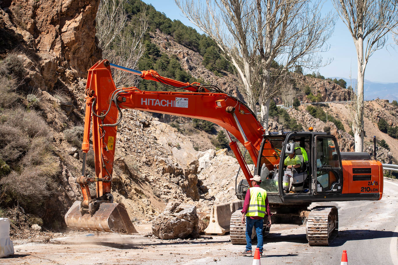 Obras de la carretera A-395.