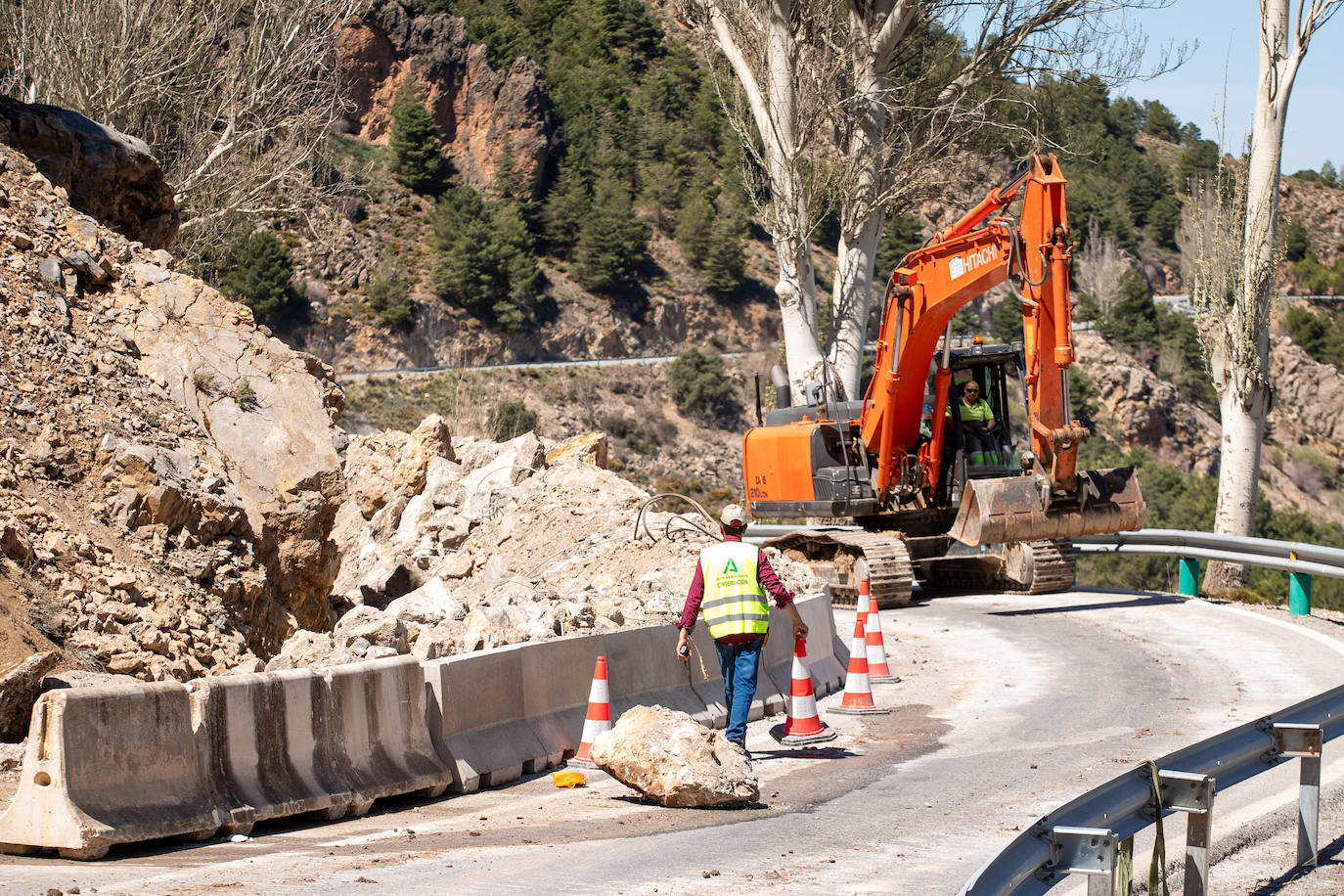 Trabajos en la carretera de la Sierra.