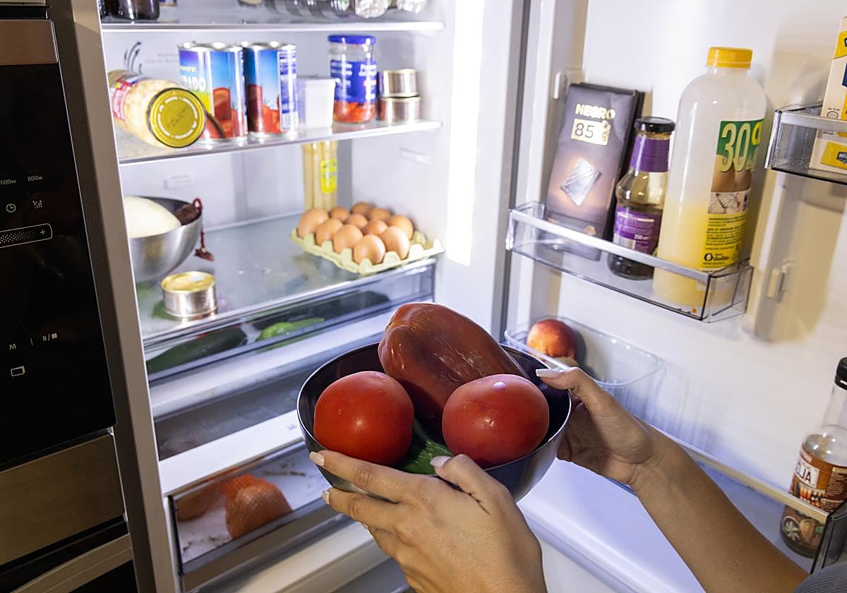 La OCU aclara cuánto tiempo se pueden dejar los alimentos en la nevera