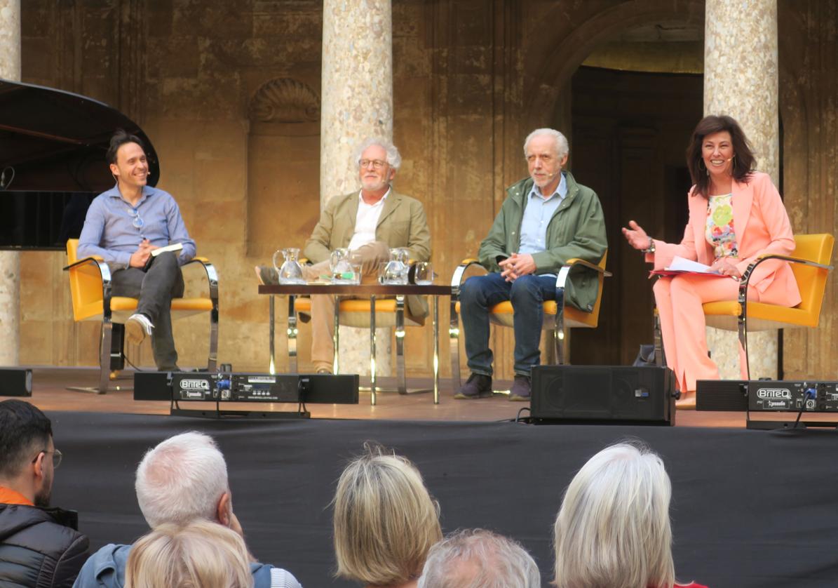 Daniel Rodríguez, Héctor Abad, Fernando Trueba y Beatriz Pérez Aranda, ayer en el Carlos V.