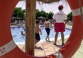 El sector de los socorristas es uno de los más afectados por la situación de incertidumbre.