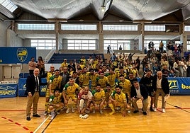 La expedición amarilla, acompañada por los aficionados jienenses que se dieron cita en el Juan Vizcarro.