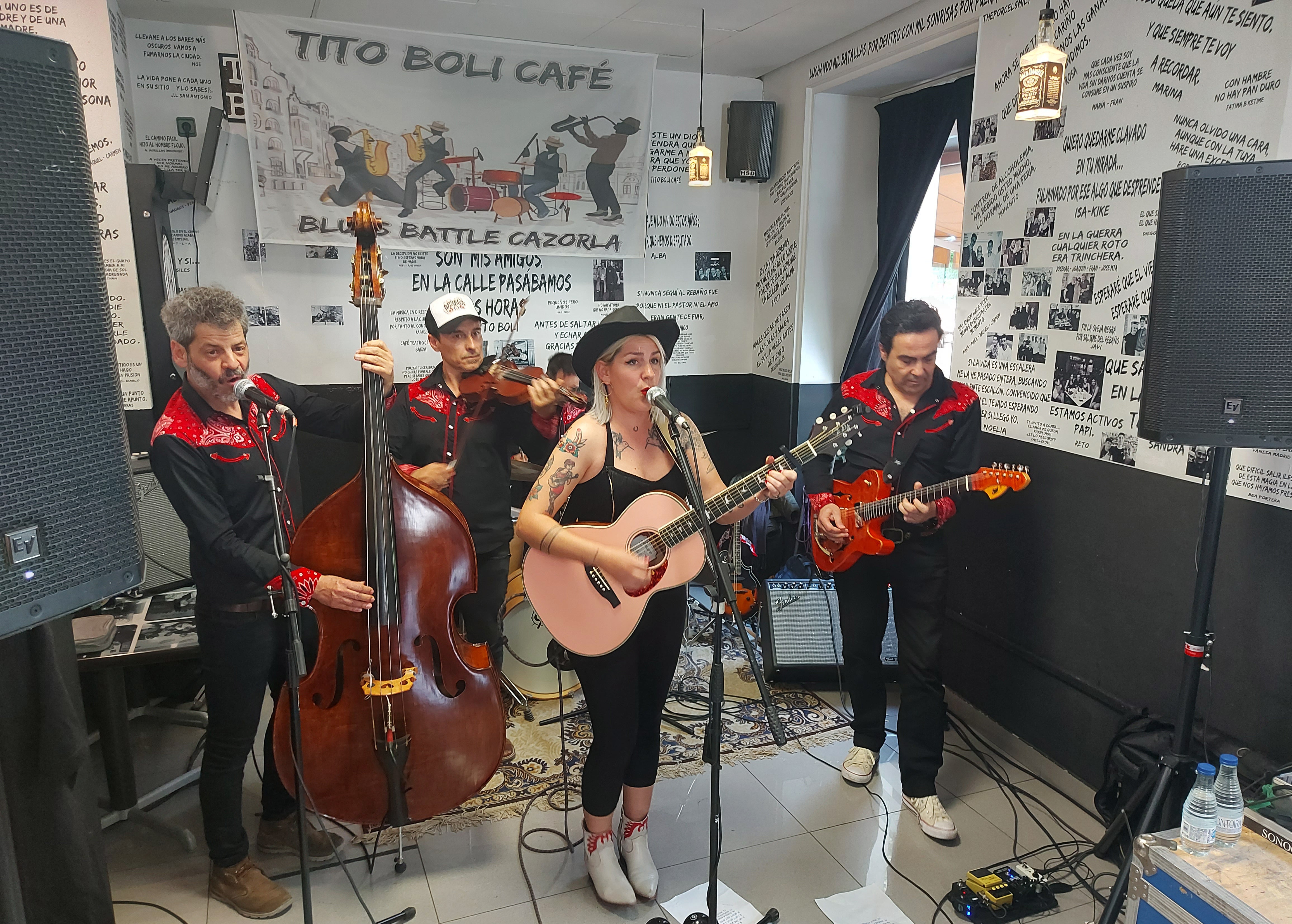 Ángela Hoodoo, una de las clasificadas para la final, en el Tito Boli Cafe.