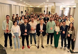Foto de grupo de las jornadas de Juventudes Socialistas, con la participación del secretario de organizacion del PSOE-A, Jacinto Viedma.