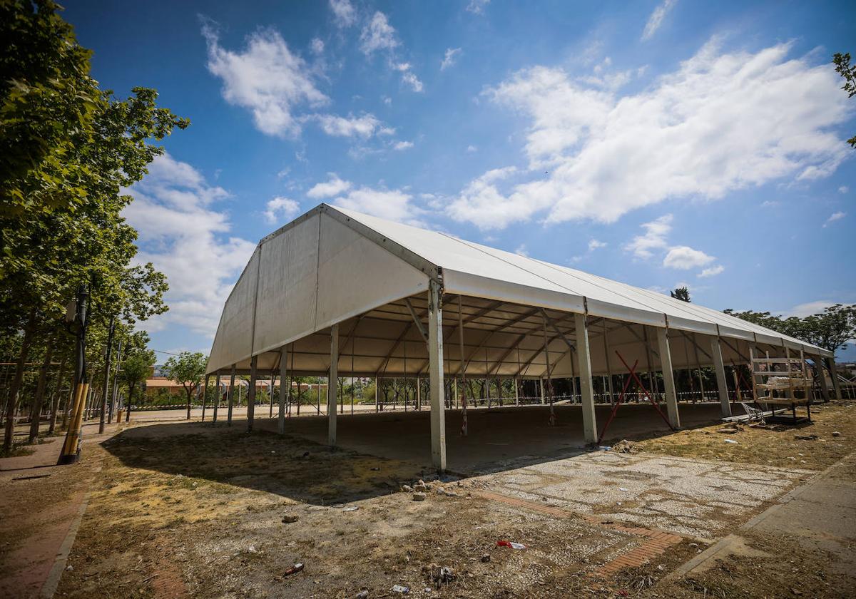 Estructura de una caseta en el ferial este viernes