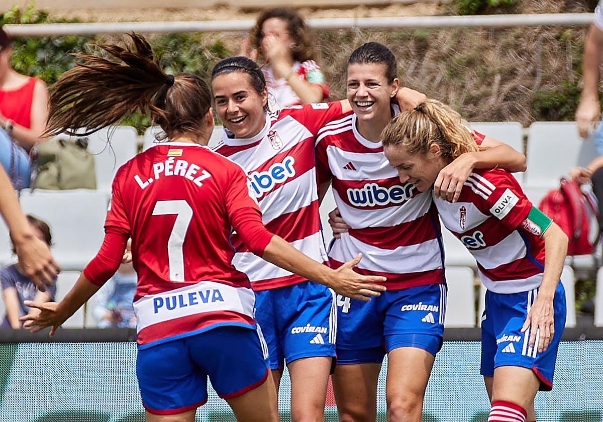 Alicia, Carlota Suárez y Lauri celebran con Laura Pérez el primer tanto del partido ante el Costa Adeje Tenerife.