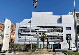 Protesta a las puertas de la Casa del Mar por la falta de profesionales sanitarios en el centro de salud